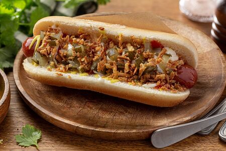 Хот-дог с говяжьей колбаской