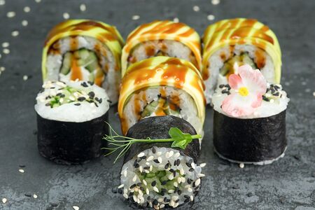 Мини-бикини с авокадо