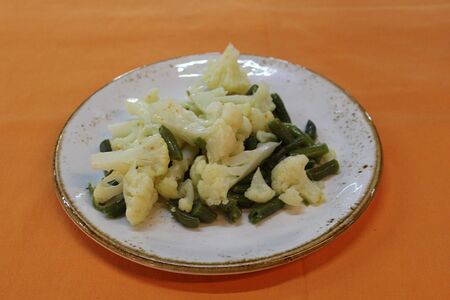 Цветная капуста с зелёной фасолью