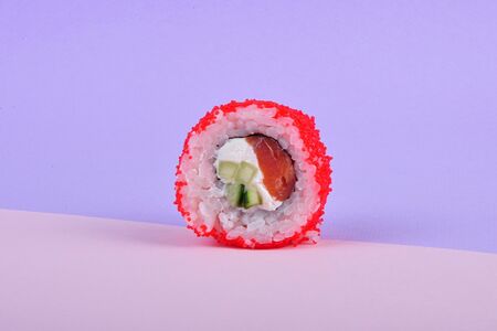 Калифорния с лососем и огурцом