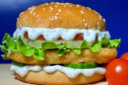 Гавайский бургер с куриной котлетой