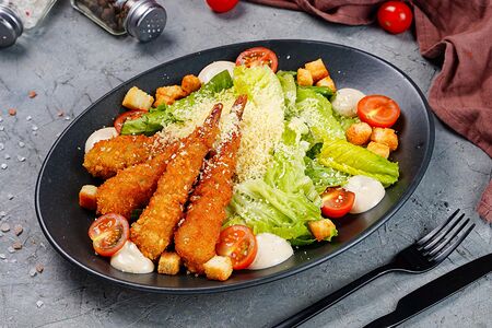 Салат Цезарь с креветками
