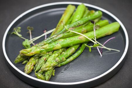 Спаржа на гриле