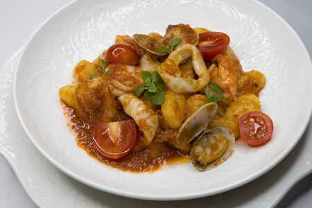 Ньокки в томатном соусе с морепродуктами