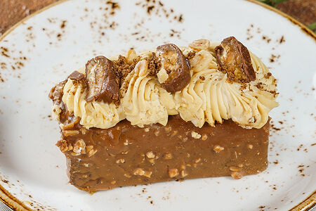 Торт Сникерс