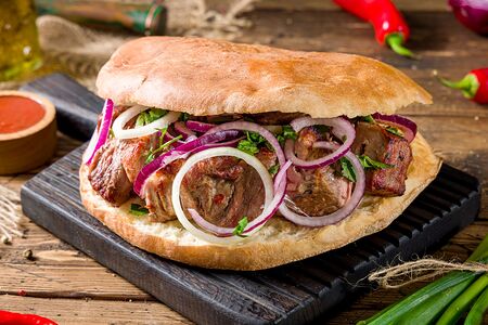 Шашлык из cвинoй шейки в хлебе