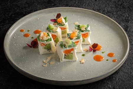 Мятный ролл с киви и мандарином