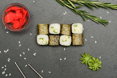 Ролл с огурцом