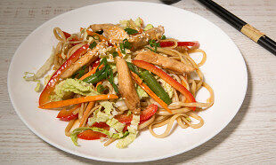 Wok с курицей терияки