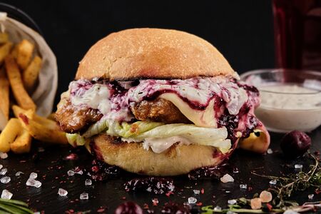 Бургер вишневый