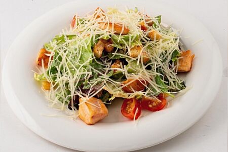 Салатный микс с нежнейшим лососем, обжаренным на гриле