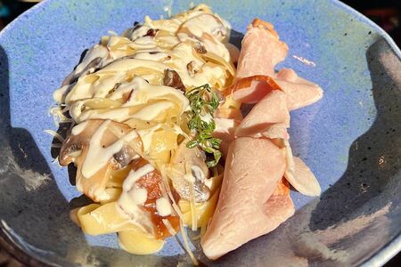 Тальятелле с окороком и белыми грибами