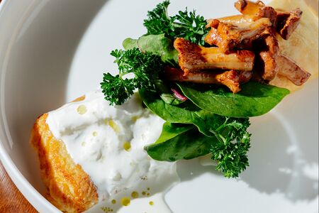 Омлет с лисичками и страчателлой