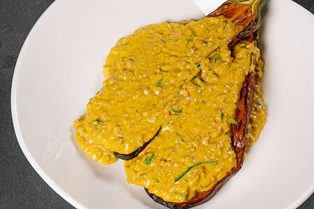 Томленые баклажаны с мраморной говядиной