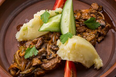 Телятина по-строгановски