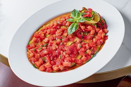 Карпаччо из цукини с томатами