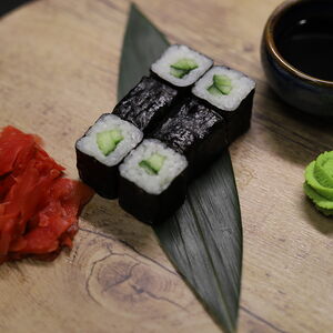 Ролл с огурцом