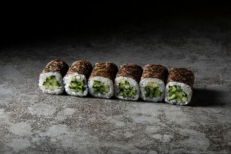 Ролл с огурцом