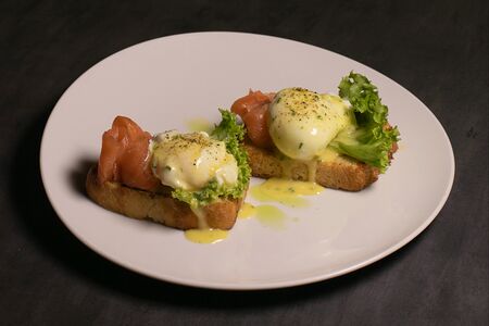 Яйцо Бенедикт с лососем