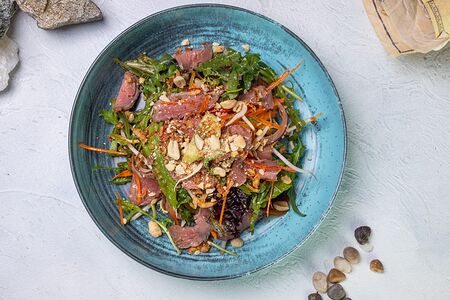 Салат с ростбифом