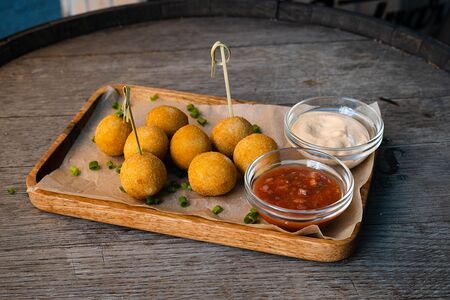 Сырные шарики с халапеньо