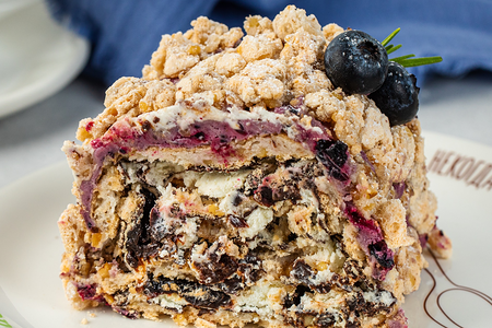 Рулет чернослив и черн. смород., порция