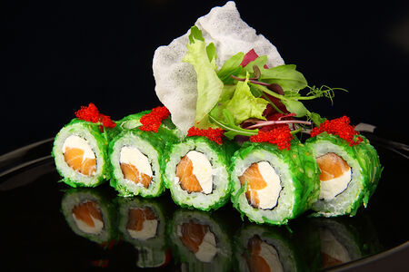 Ролл № 6 Чука, лосось, сливочный сыр