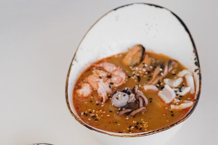 Том ям с морепродуктами