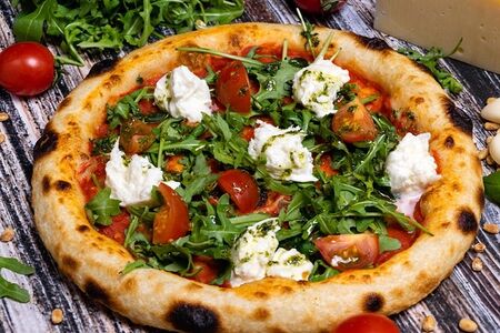 Пицца Тоскана с соусом песто