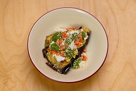 Печеный баклажан с брынзой