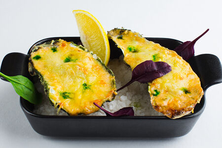 Запеченные устрицы в соусе сливочный порей