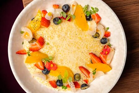 Каша пшенная с личи, ягодами и апельсином