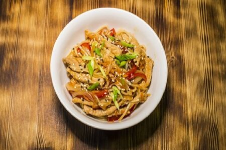 Wok со свининой и рисом