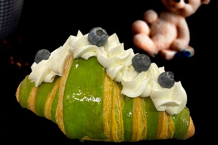 Круассан с сырным кремом