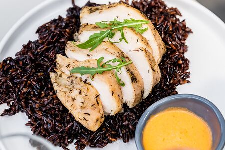 Стейк из индейки с рисом nero