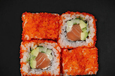 Ролл Калифорния с лососем