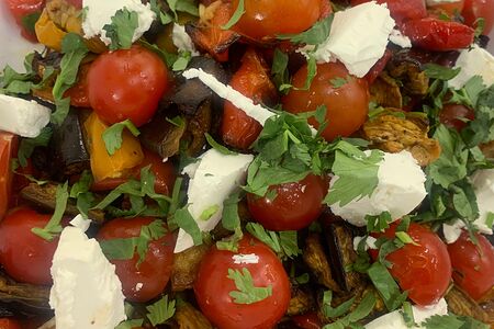 Салат с запеченными баклажанами и сыром сиртаки