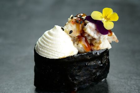 Гункан сыр, угорь, унаги