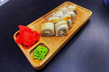 Ролл Филадельфия с угрем Max