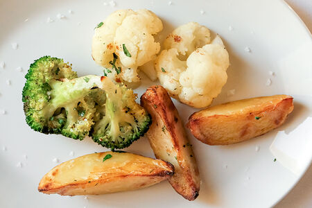 Брокколи, цветная капуста, картофель