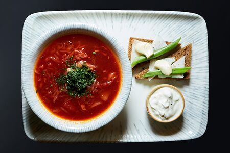 Борщ из говядины с копченой сметаной и копченым конским загривком