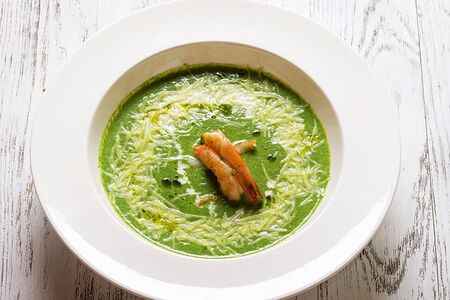 Крем-суп из шпината с креветкой