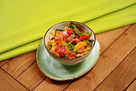 Салат с апельсином и беконом