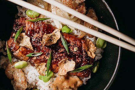 Поке с копченым угрем