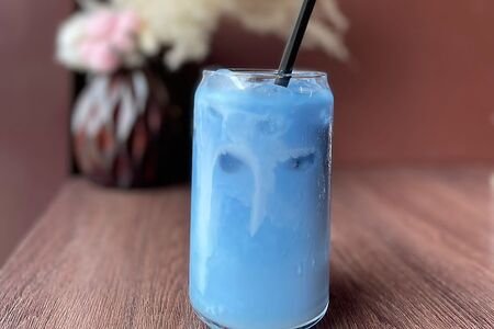 Голубая матча со льдом