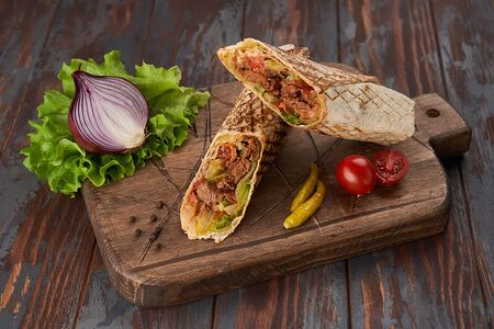 Мега шаурма в обычном лаваше с телятиной