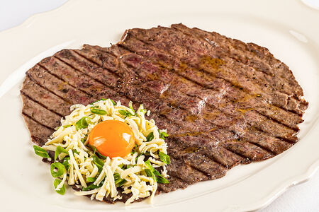 Лангет с камамбером и желтком