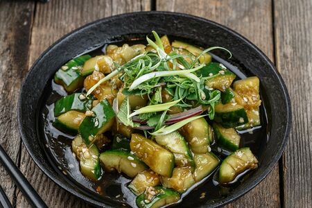 Салат битый огурец