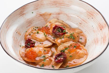 Равиоли с семгой и красной икрой