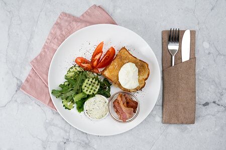 Бенедикт на бриоши